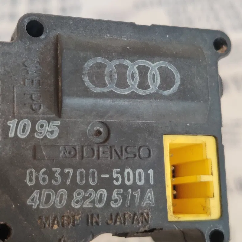 Двигун заслінки пічки Audi A8 D2 (94-02) OEM 4D0820511A