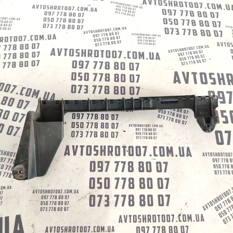 Направляюча скла Audi Q7 05-15 3.6B зад. ліва OEM 4L0839067