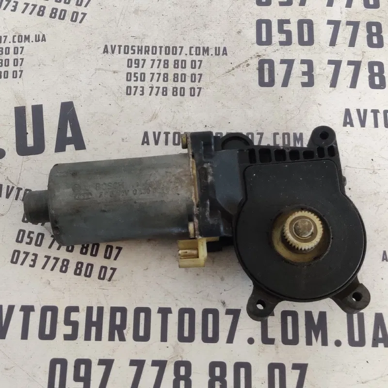 Мотор склопідіймача MB W210 95-02 зад. прав. OEM 0130821672