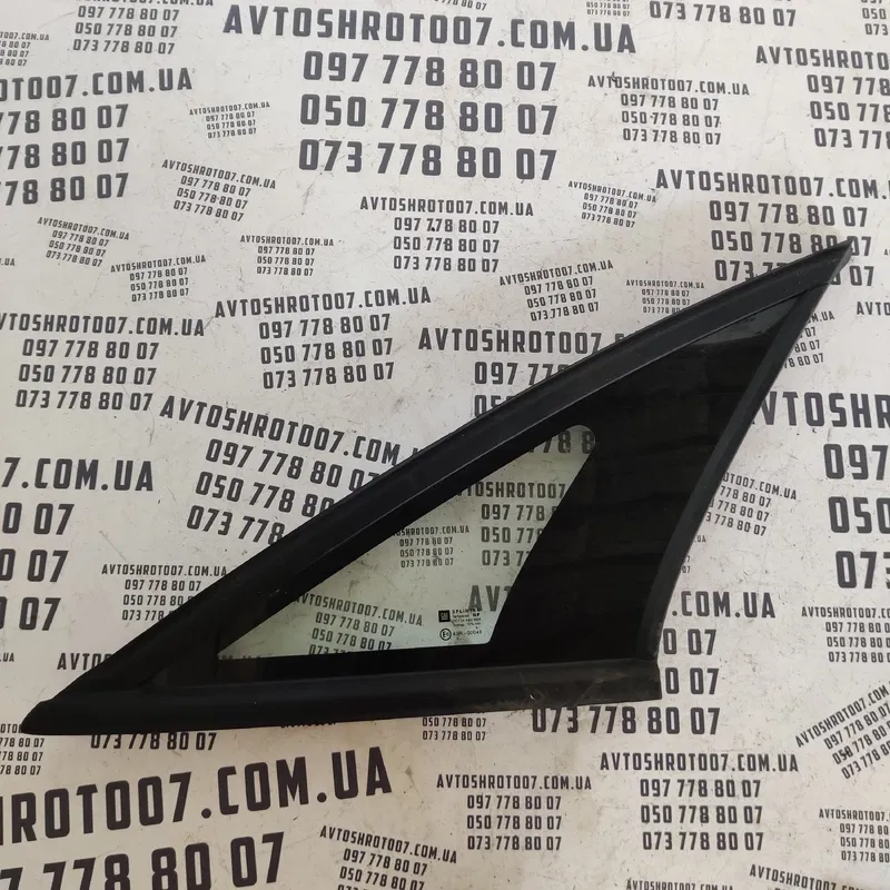 Кузовне скло Opel Vectra C (02-08) заднє праве OEM 13137871