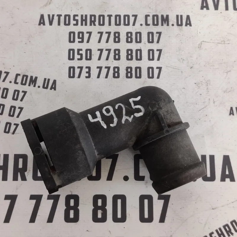 Фланець охолодження VW Passat B3 (1988-1993) OEM 037121619A