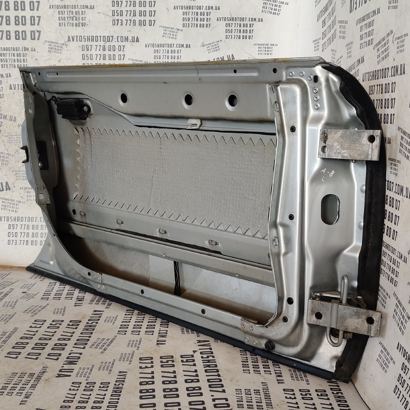Двері передні ліві Audi A8 D2 (94-02) 8D0837207A