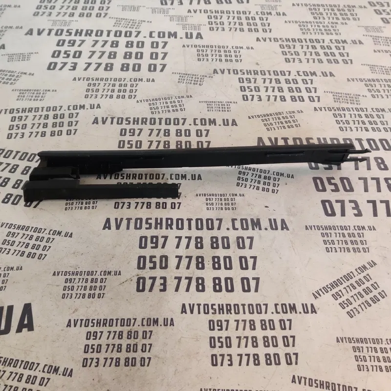 Накладка Audi Q7 4L (05-15) 3.6 передня права OEM 7L0881464