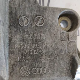 Кронштейн генератора Volkswagen Passat B5 OEM 03G903143A фото 4