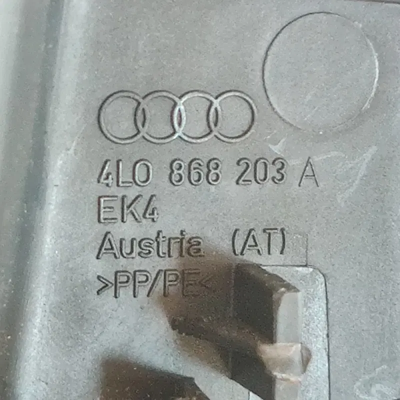 Накладка салону Audi Q7 4L 05-15 3.6 ліва OEM 4LO868203A