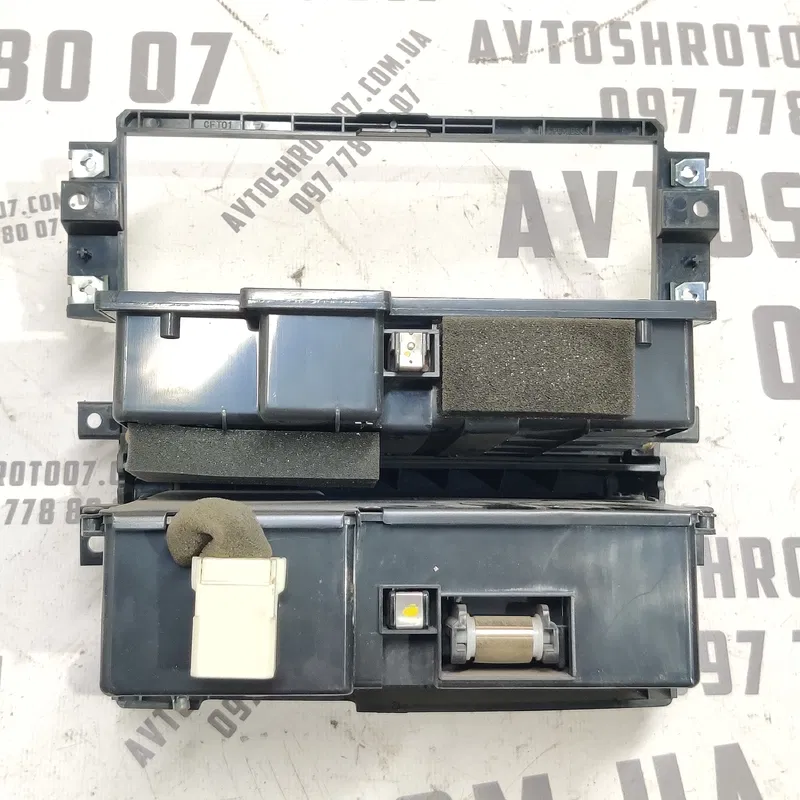 Попільничка Kia Sorento 1 (02-09) 2.5 CRDi