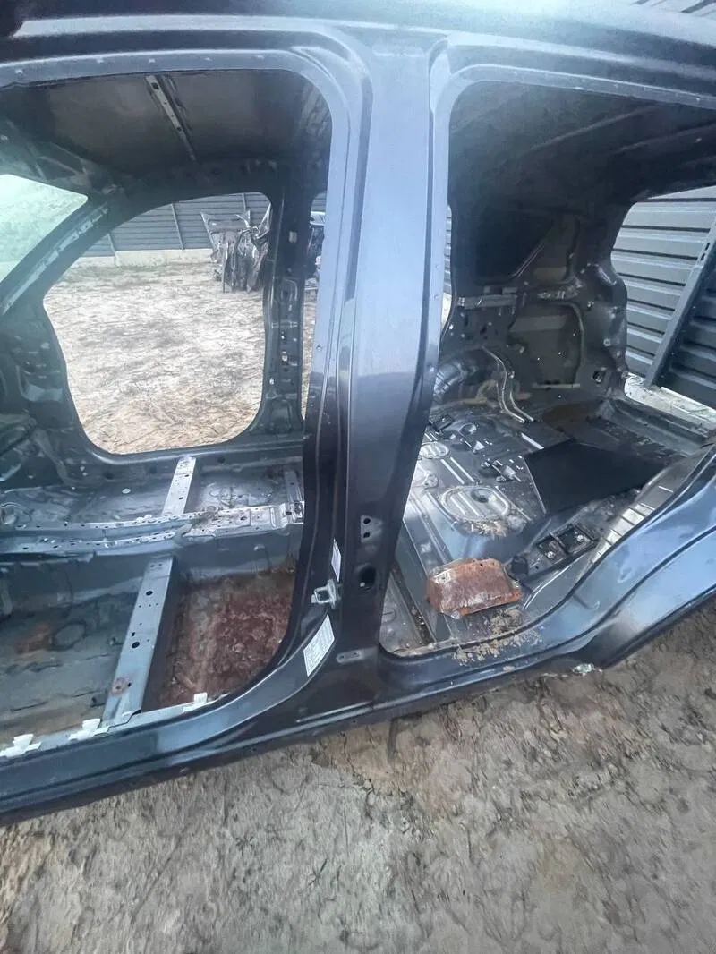 Стійка Mitsubishi Outlander XL 06-12 2.0D ліва OEM 5312A899