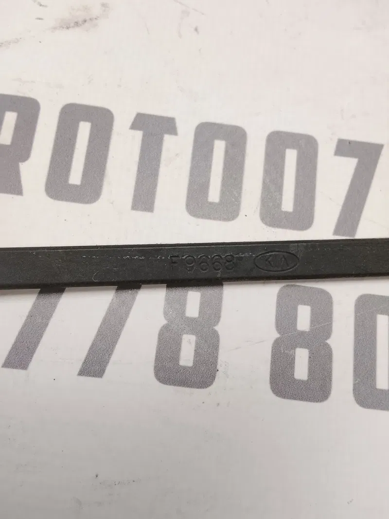 Двірник Kia Cerato 1 (04-09) 2.0 Бенз. Перед. лів. OEM f9668