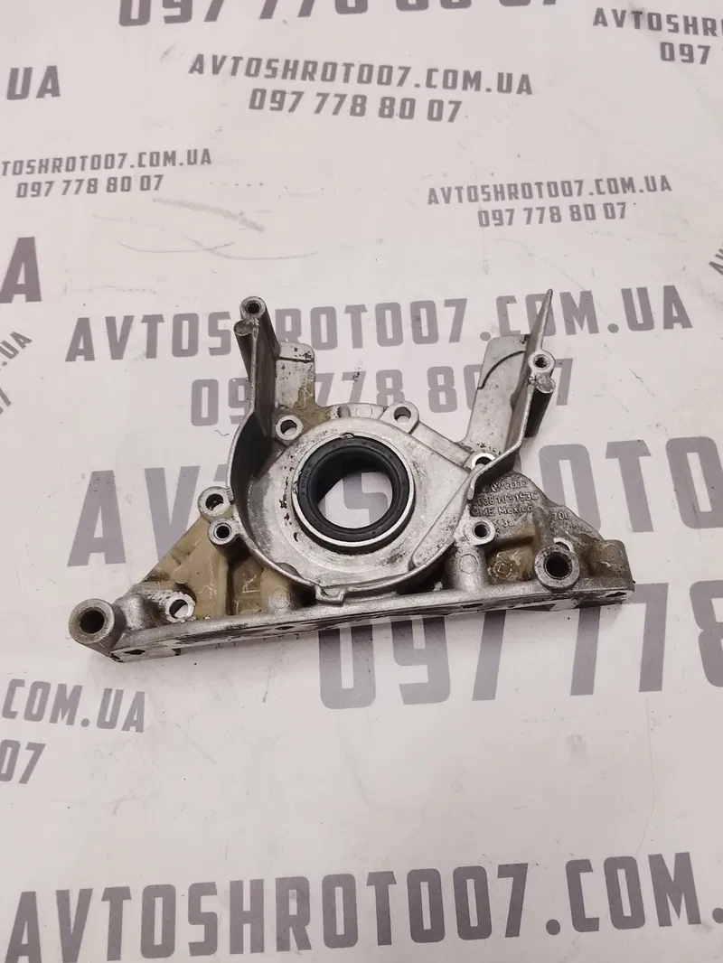 Кришка двигуна Skoda Octavia (96-10) 1.9 TDI OEM 038103153c