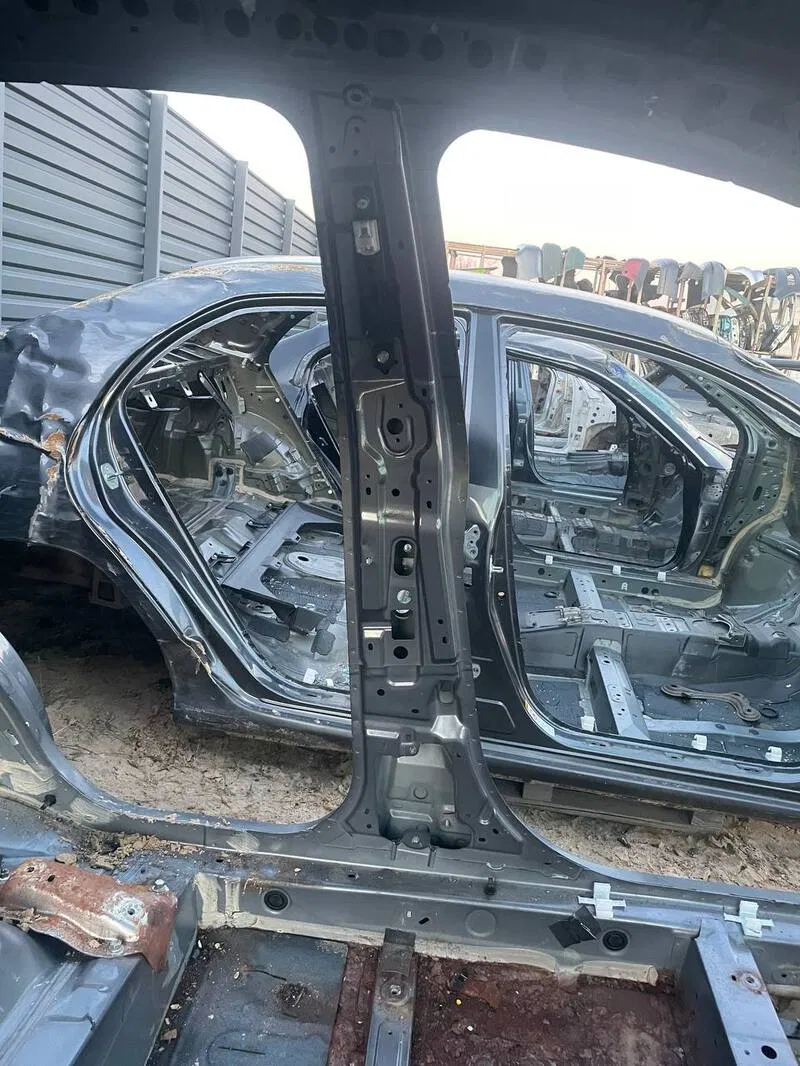 Стійка Mitsubishi Outlander XL 06-12 2.0D ліва OEM 5312A899
