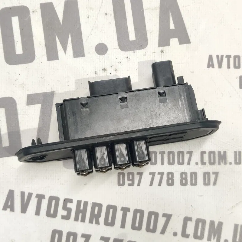 Датчик дверей Peugeot 807 02-14 2.2 HDI з.п. OEM 1488935080