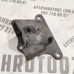Кронштейн двигуна Kia Sorento 1 (02-09) 2.5 CRDi Дизель Ліва