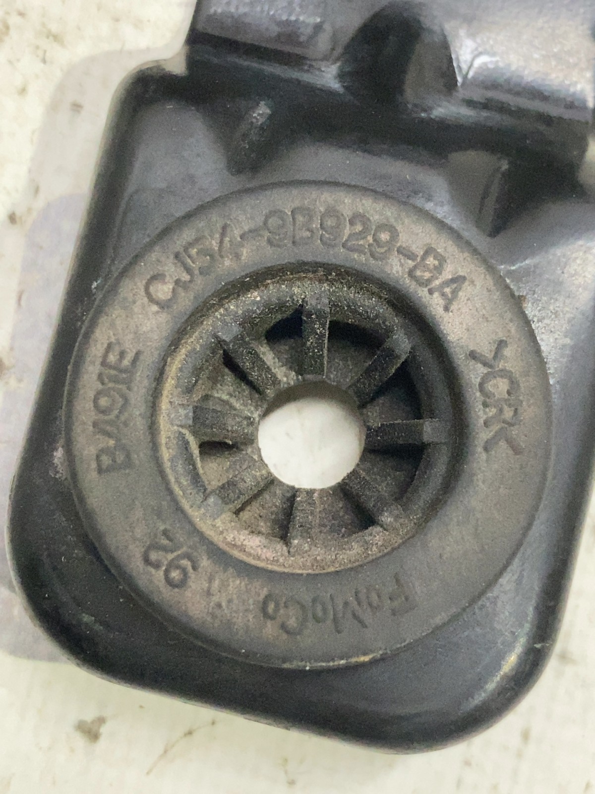 Кронштейн Ford Escape 3 (12-19) CJ549B929BA