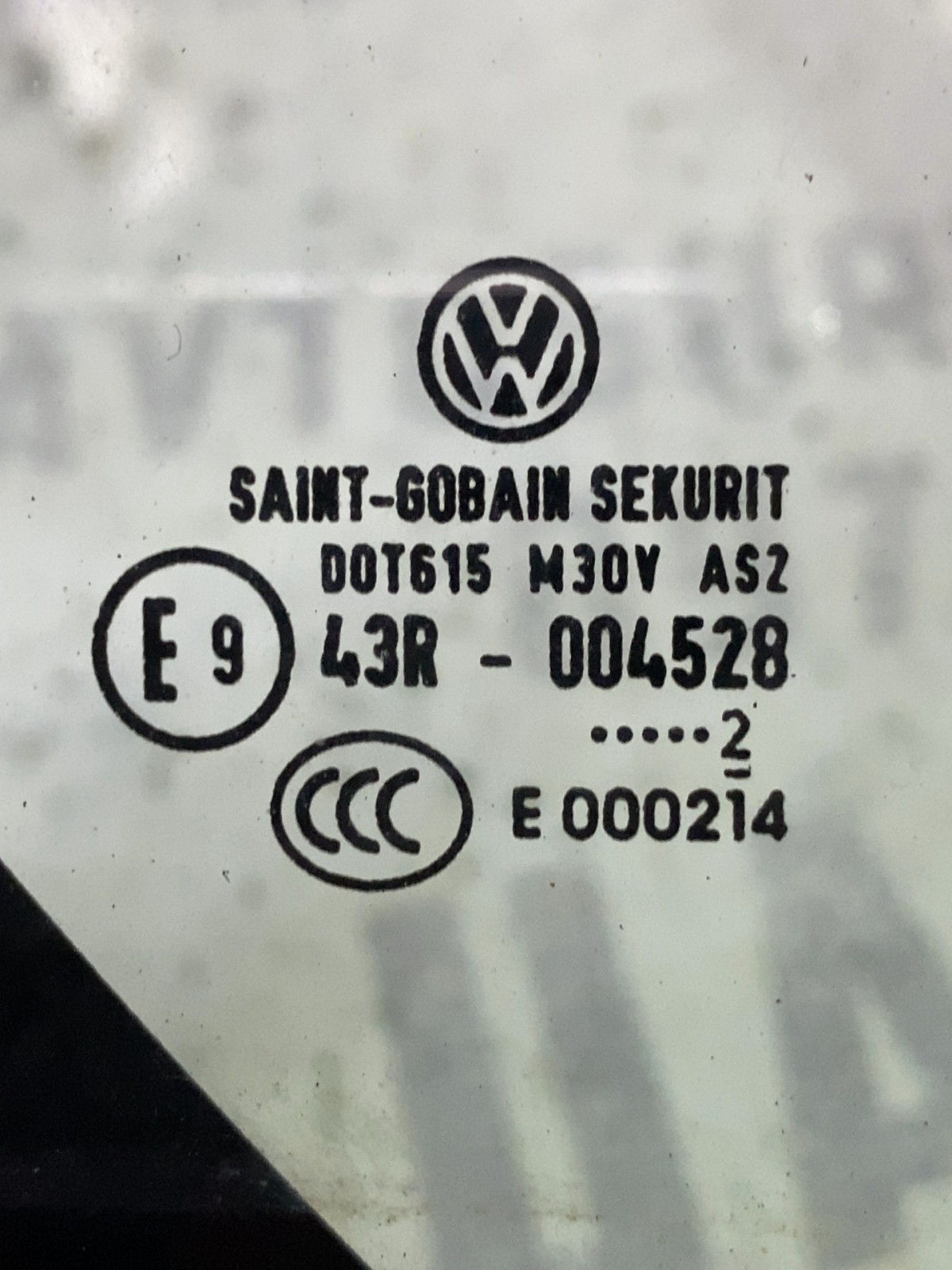 Скло дверей заднє праве VW Jetta 6 (10-18) 5C6845214