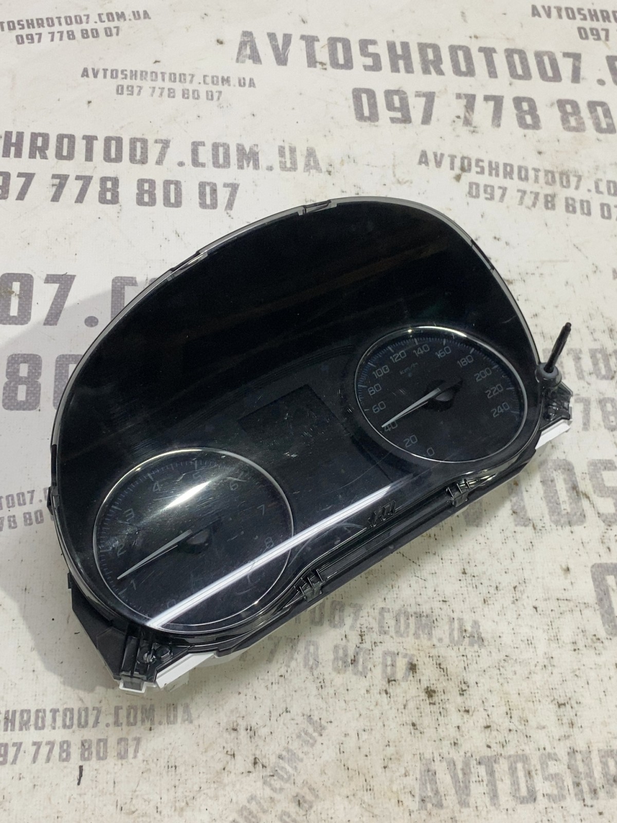 Панель приладів Mitsubishi Outlander 3 OEM 8100C832