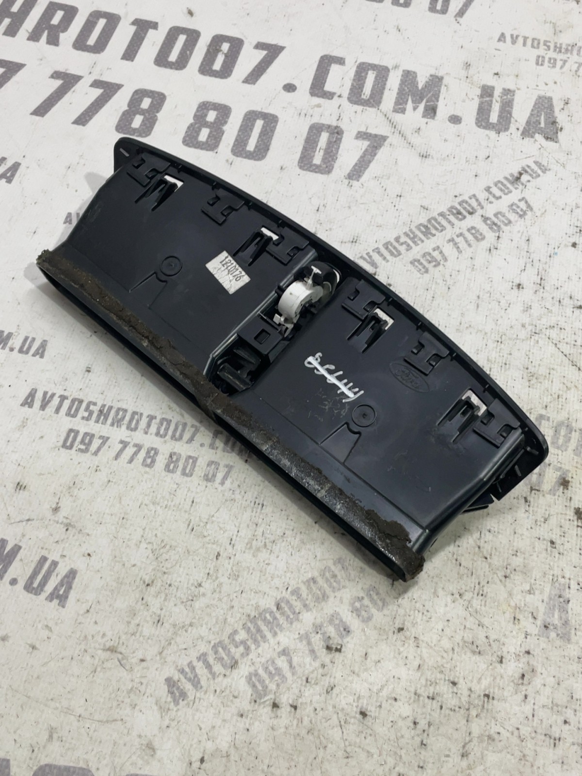 Дефлектор обдуву Ford Escape 3 (12-19) CJ54S01815A