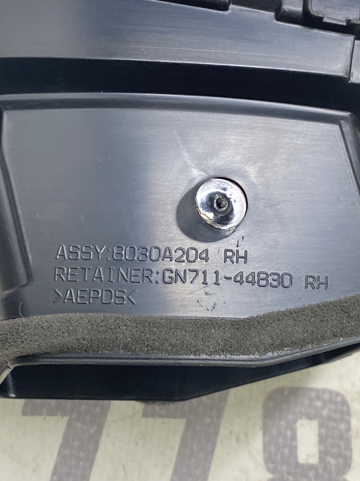 Дефлектор Mitsubishi Outlander 3 (12-21) правий 8030A204