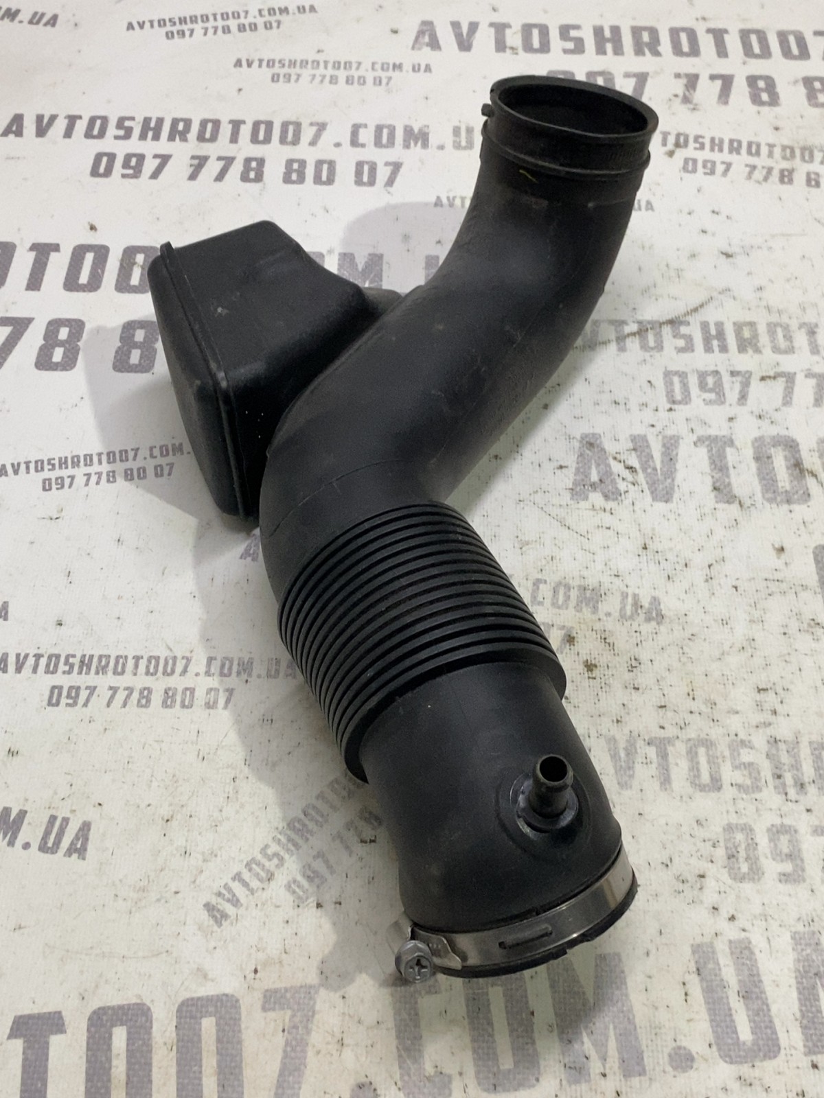 Патрубок повітряний Hyundai Sonata 7 LF OE 28130C1360