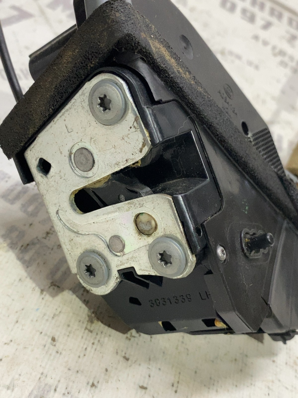 Замок дверей Nissan Rogue T32 OE A084184
