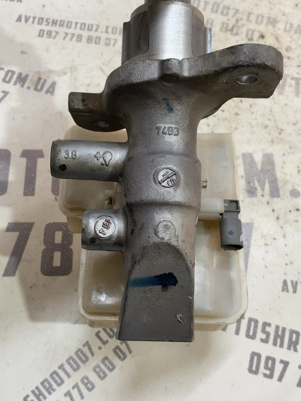 Головний тормозний циліндр Jeep Grand Cherokee WK2 OE 32668087