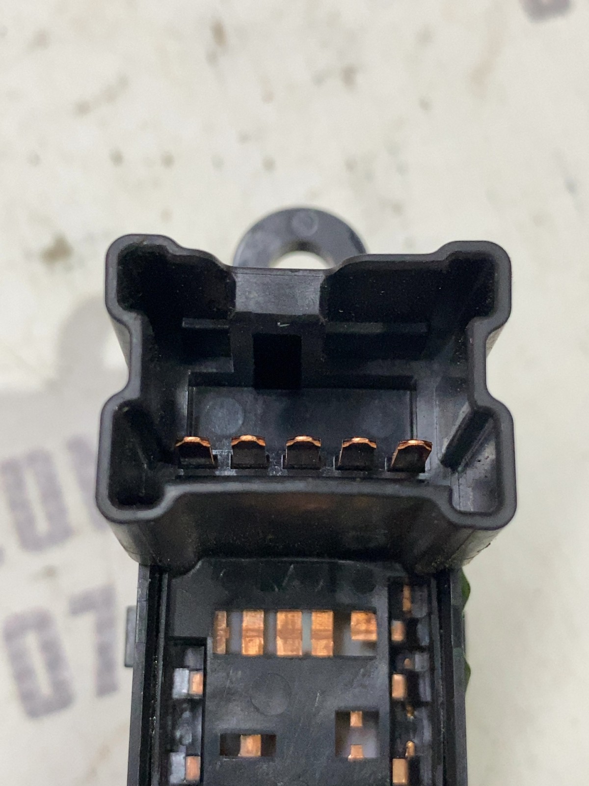 Кнопка склопідіймача задня ліва Nissan Rogue T32 254111KL5C