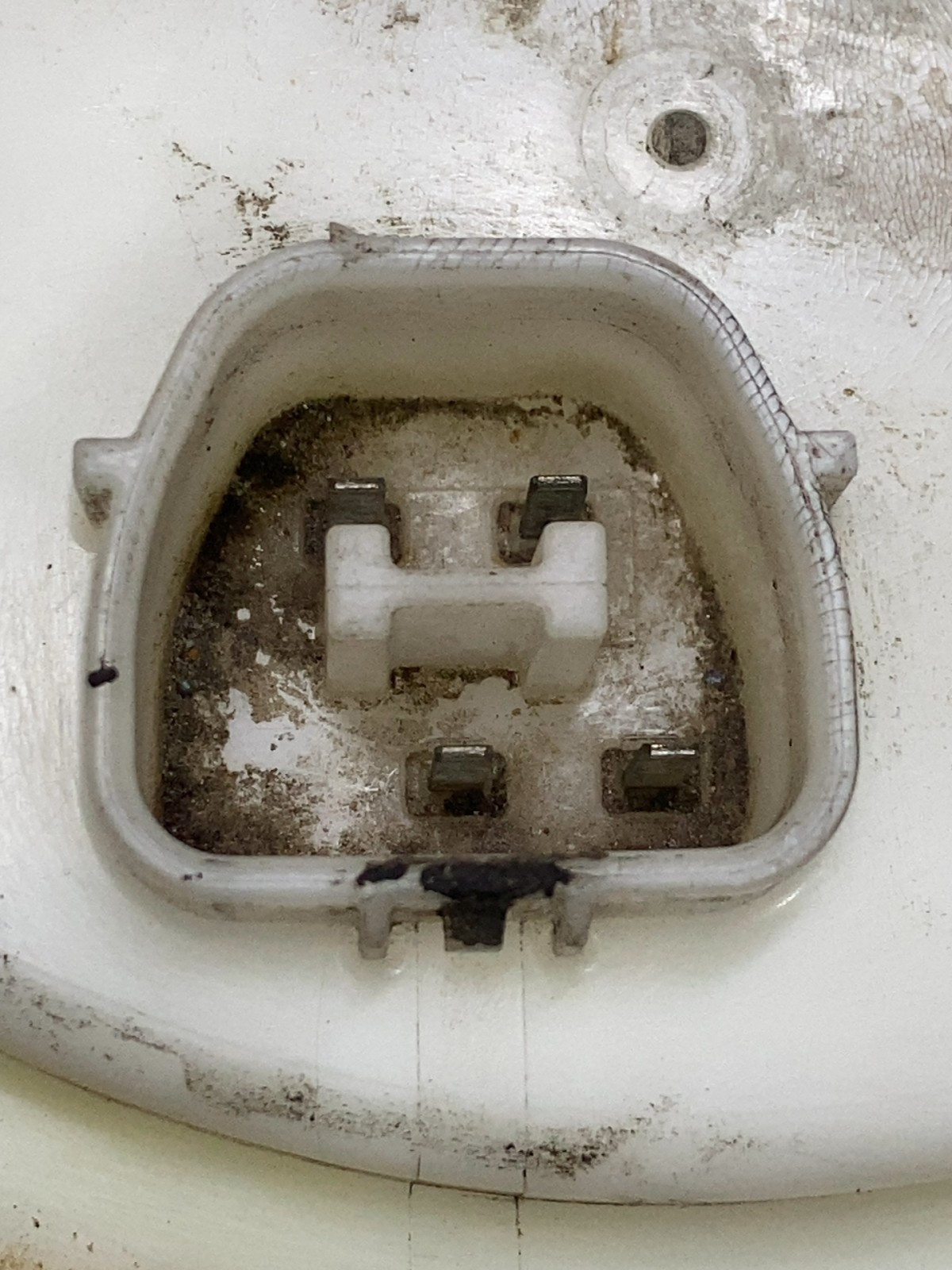 Паливний насос Jeep Patriot MK OEM 05147015AA