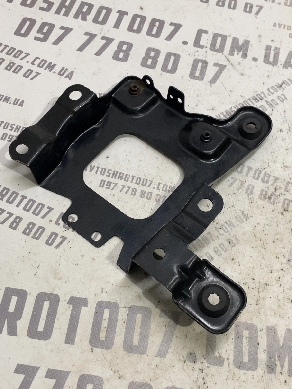 Кронштейн Ford Escape 3 (12-19) CJ549B929BA