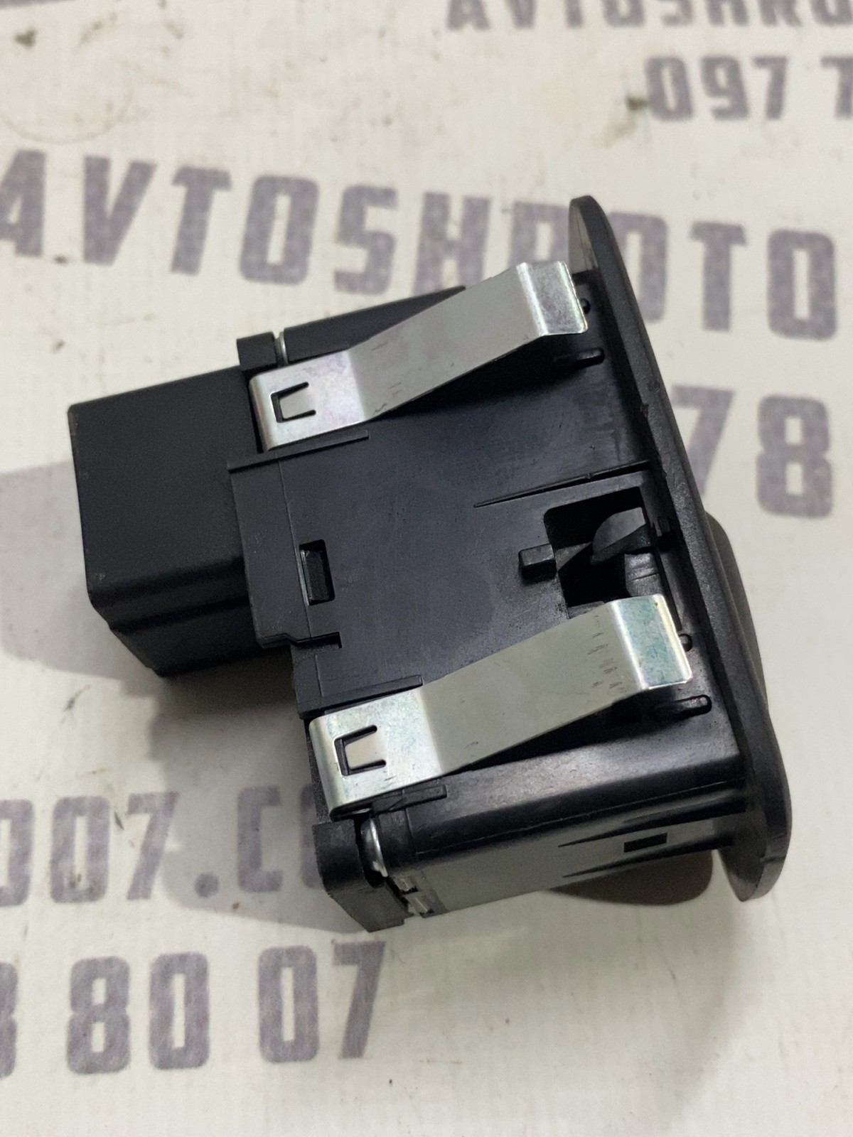 Кнопка склопідіймача Jeep Cherokee KL 56046555AC