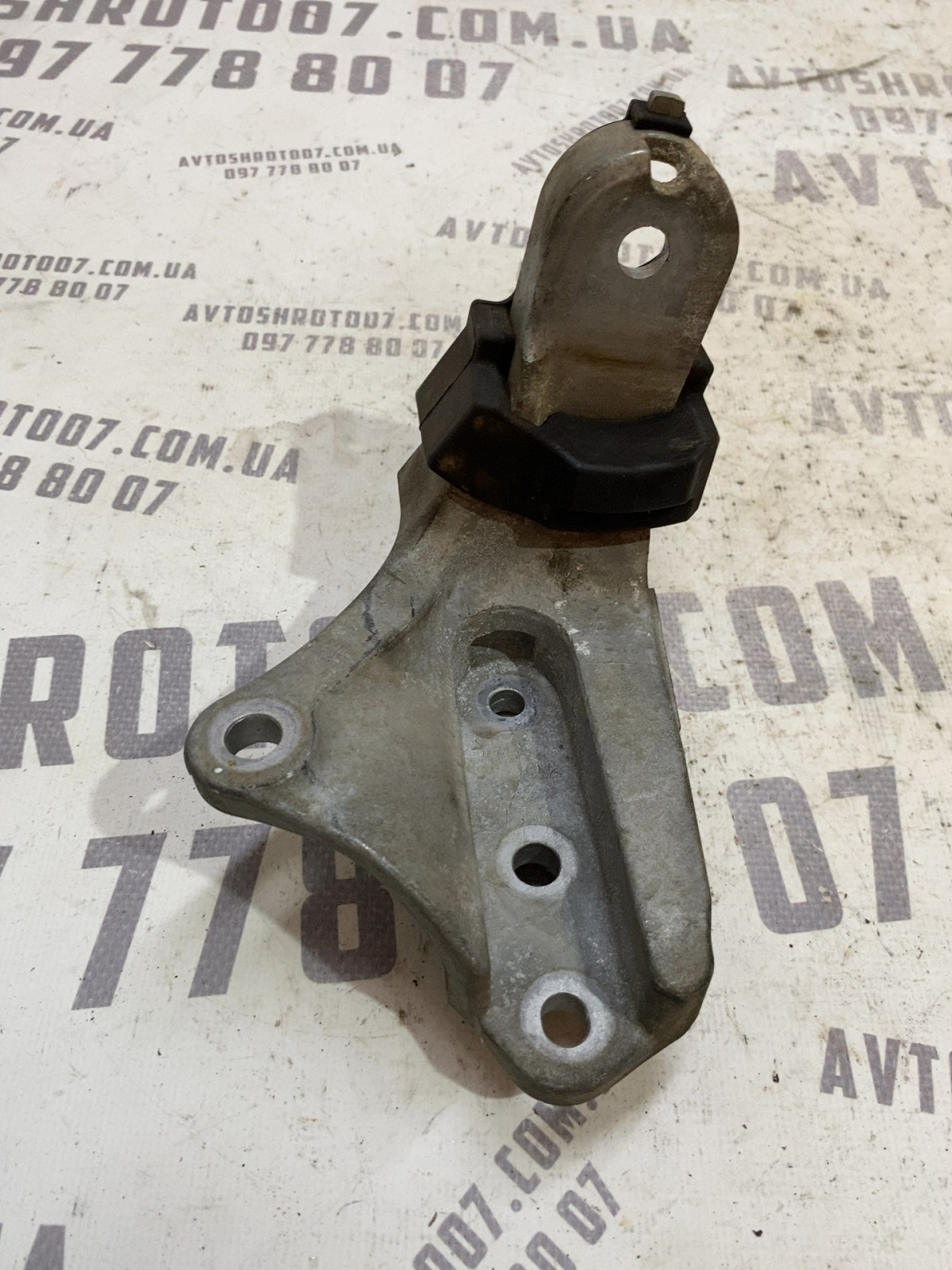 Кронштейн двигуна Toyota RAV4 5