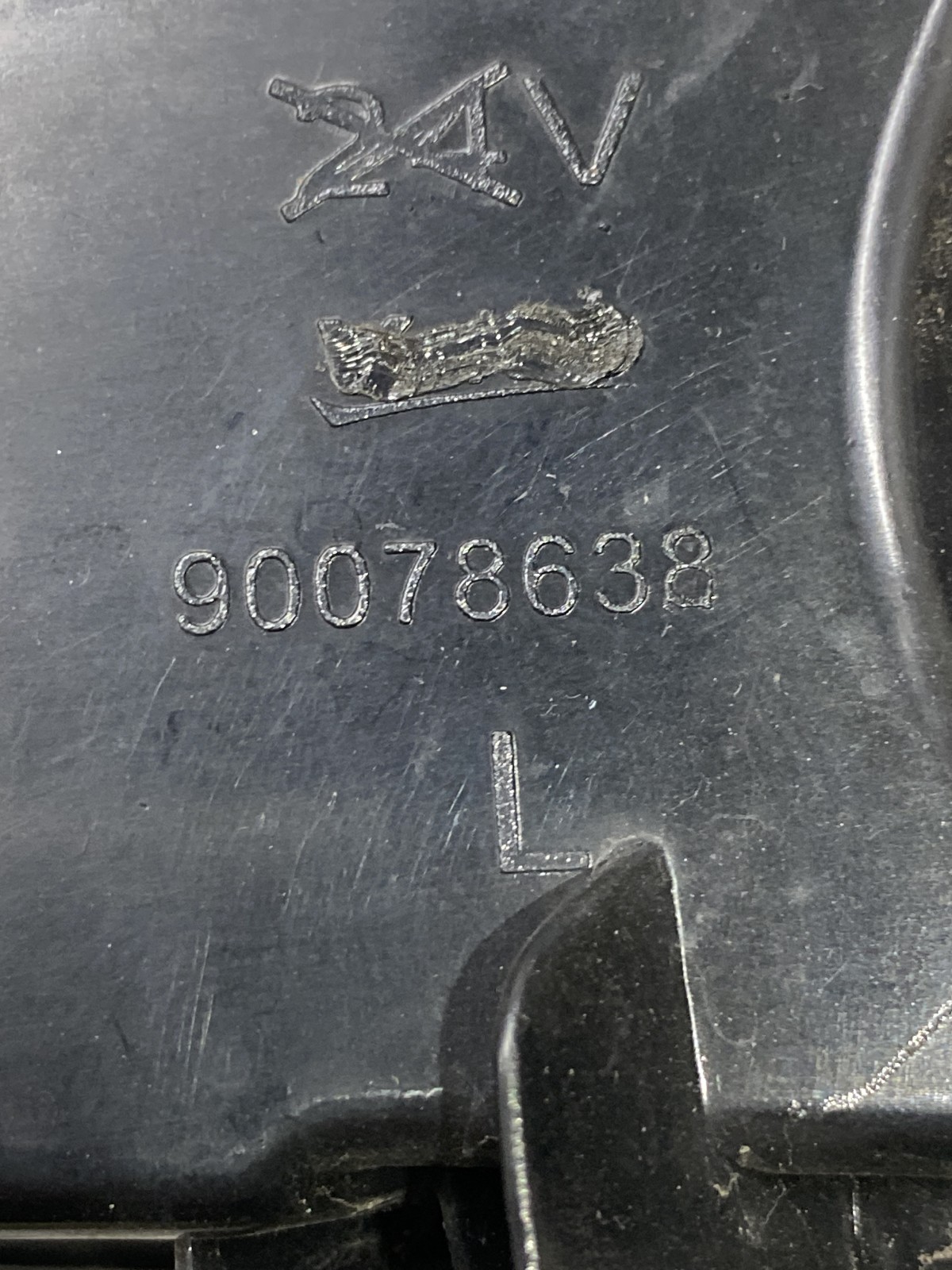 Фара протитуманна ліва Nissan Rogue T32 (13-20) 90078638