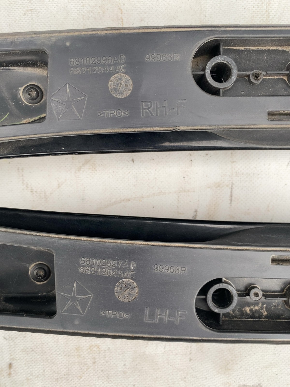 Рейлінги на кришу Jeep Cherokee KL OE 68102997AD