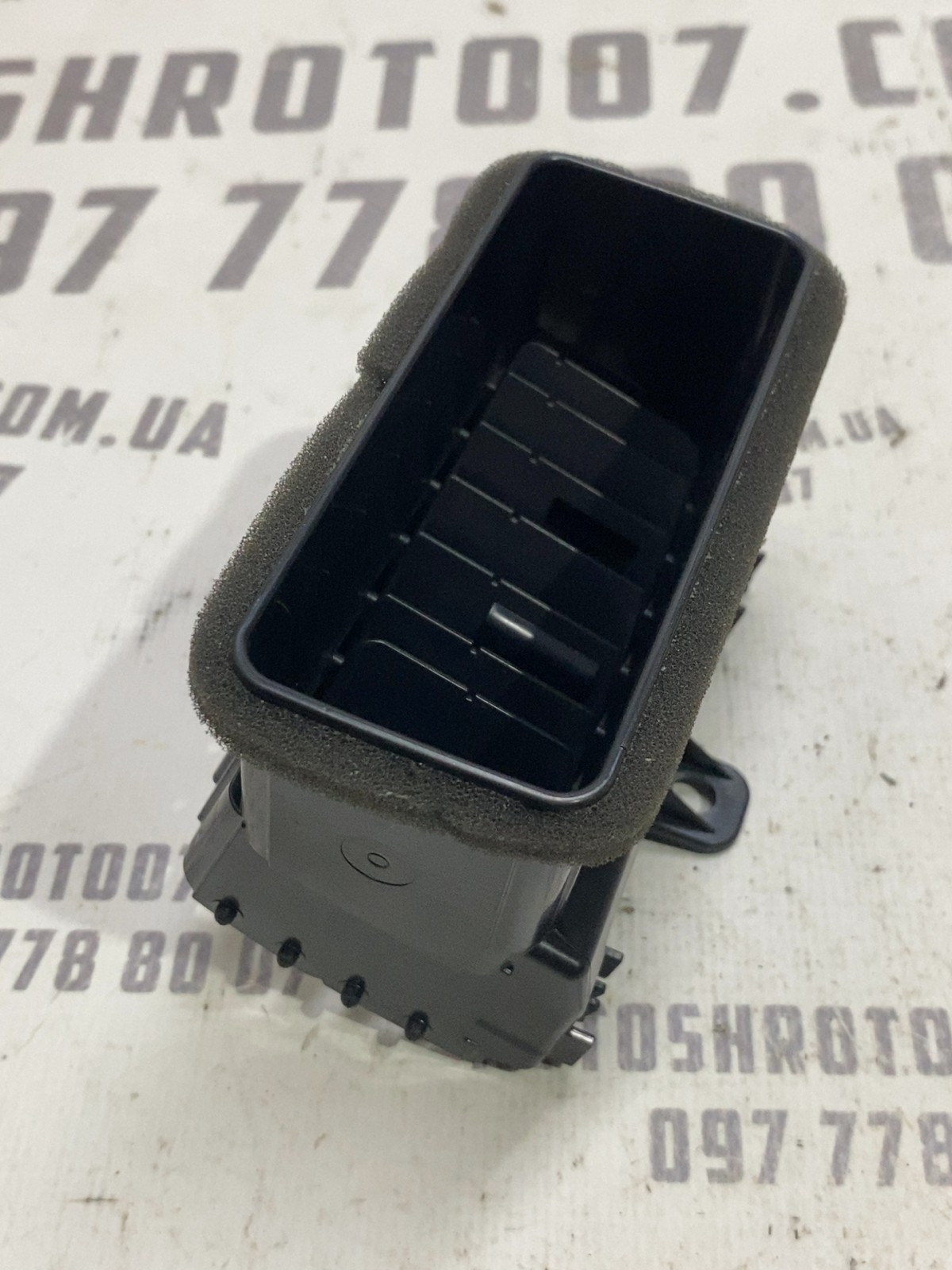 Дефлектор обдуву салона Mitsubishi Outlander 3 8030A205