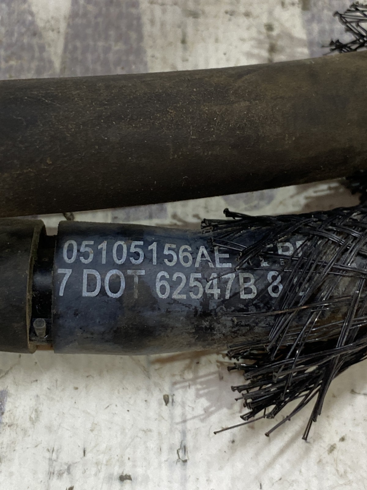 Вакуумна трубка Jeep Patriot MK OE 05105156AE