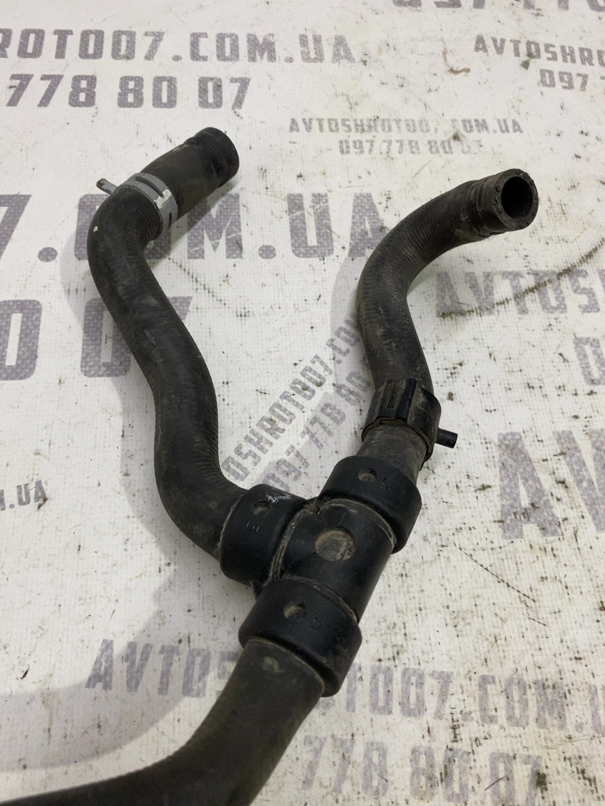 Трубка системи охолодження Ford Escape 3 CV6118N344FD