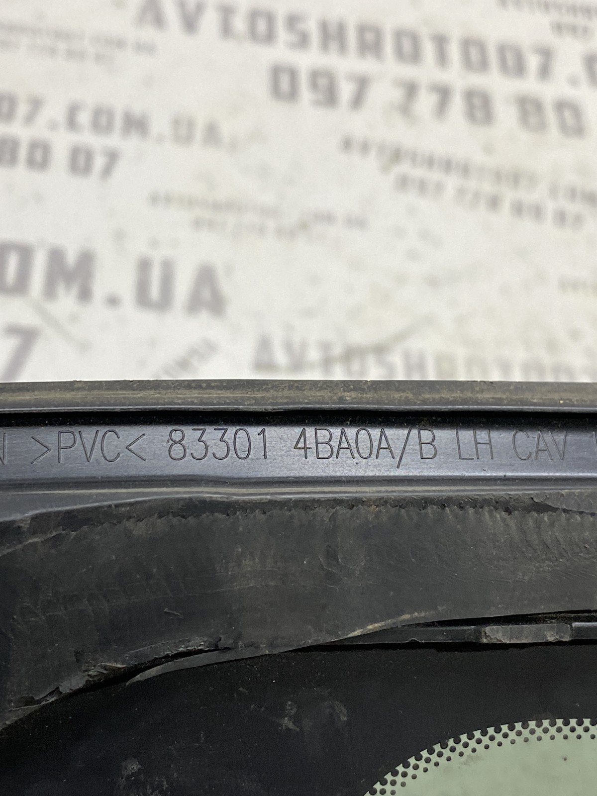 Кузовне скло заднє ліве Nissan Rogue T32 13-20 833014BA0AB