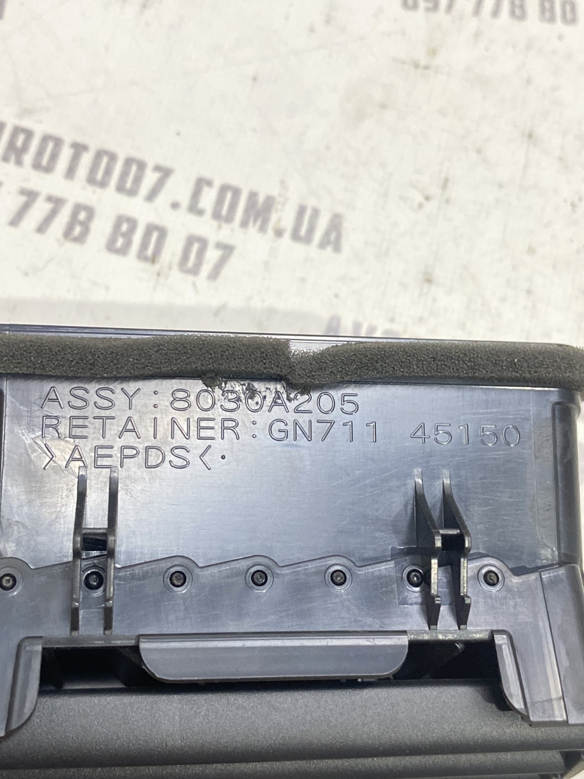 Дефлектор обдуву салона Mitsubishi Outlander 3 8030A205