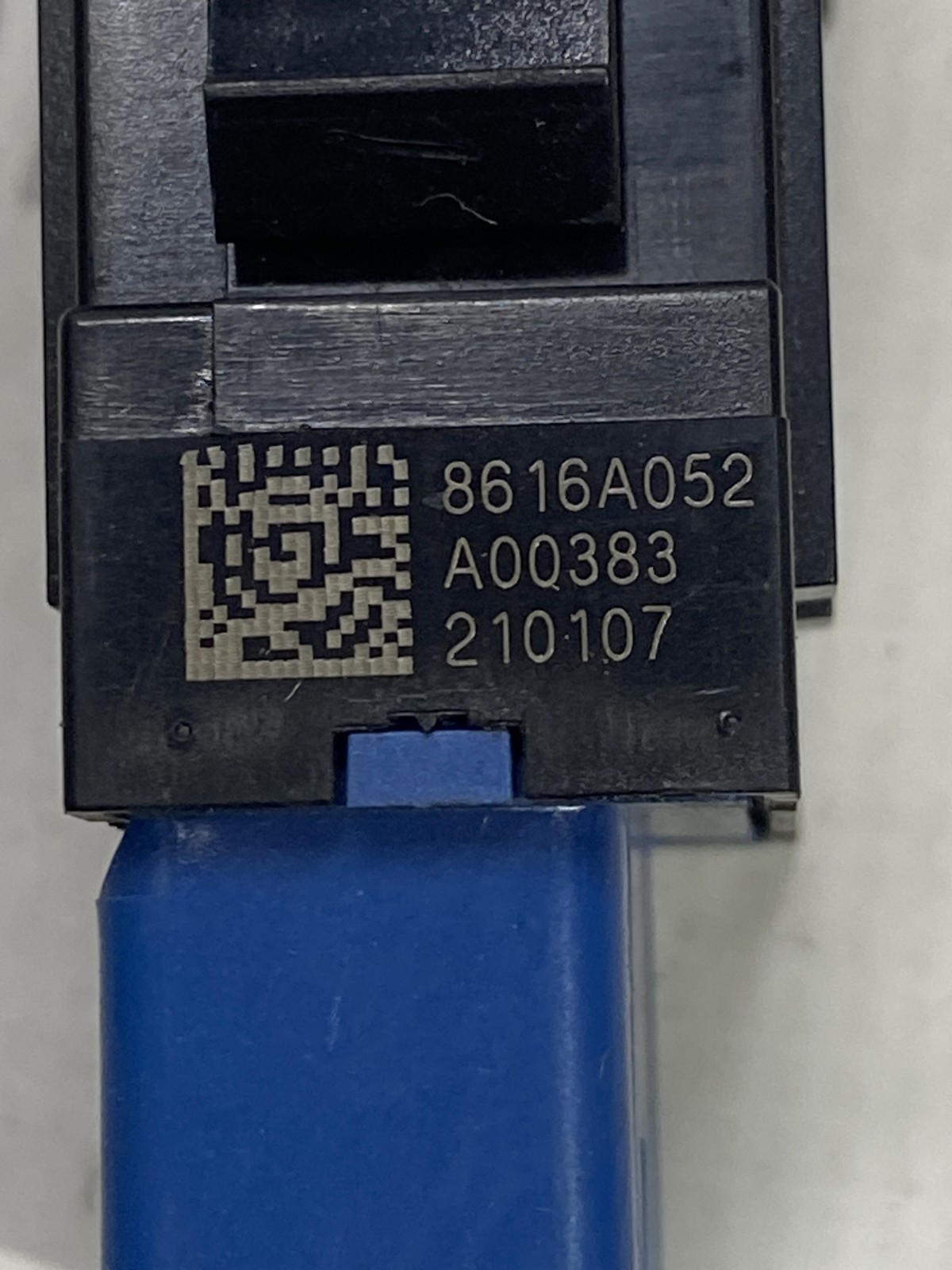 Кнопка обігріву скла Mitsubishi Outlander 3 8616A052
