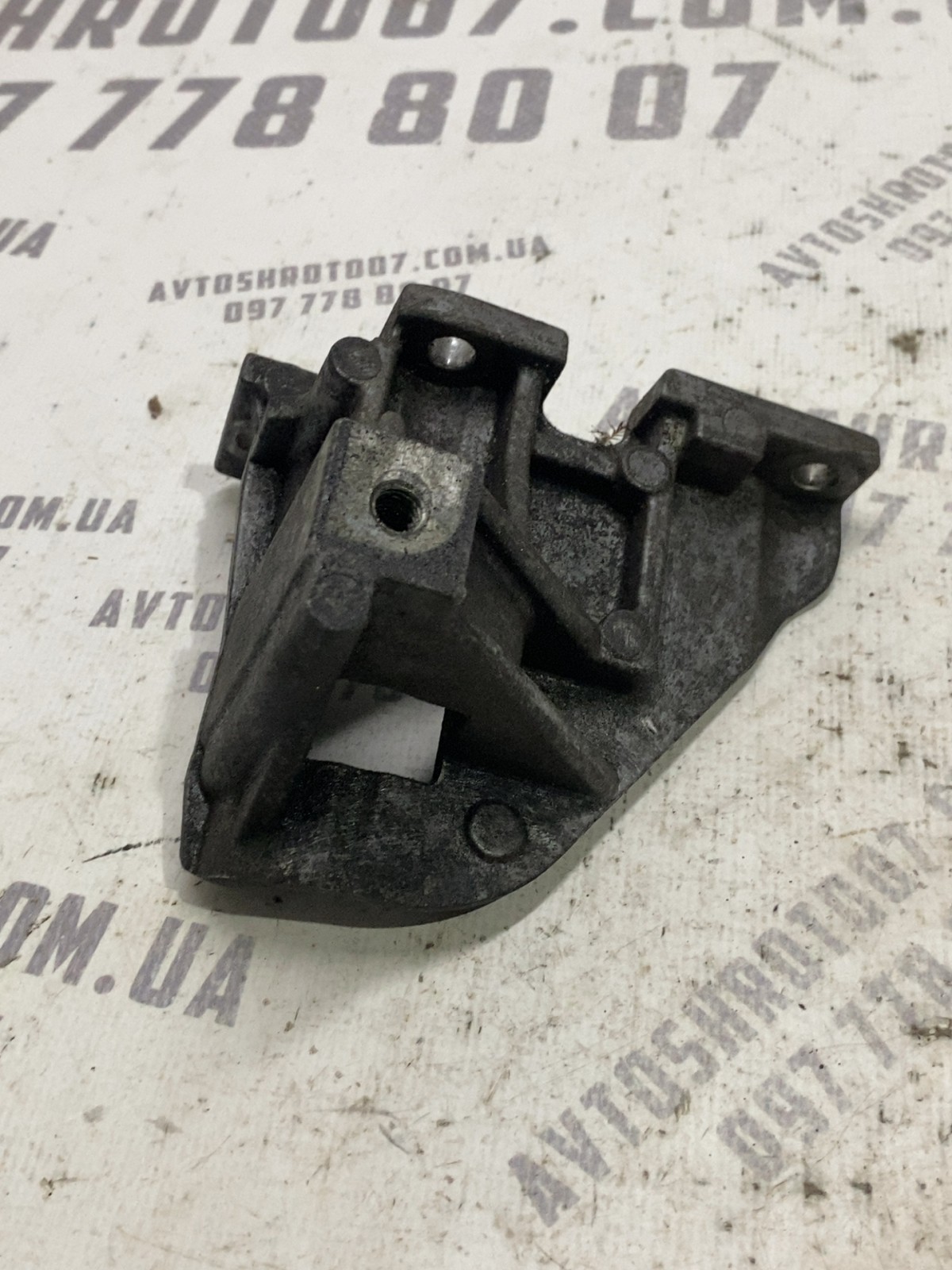 Кронштейн компресора кондиціонера Jeep Compass MK 04891594AA фото 2