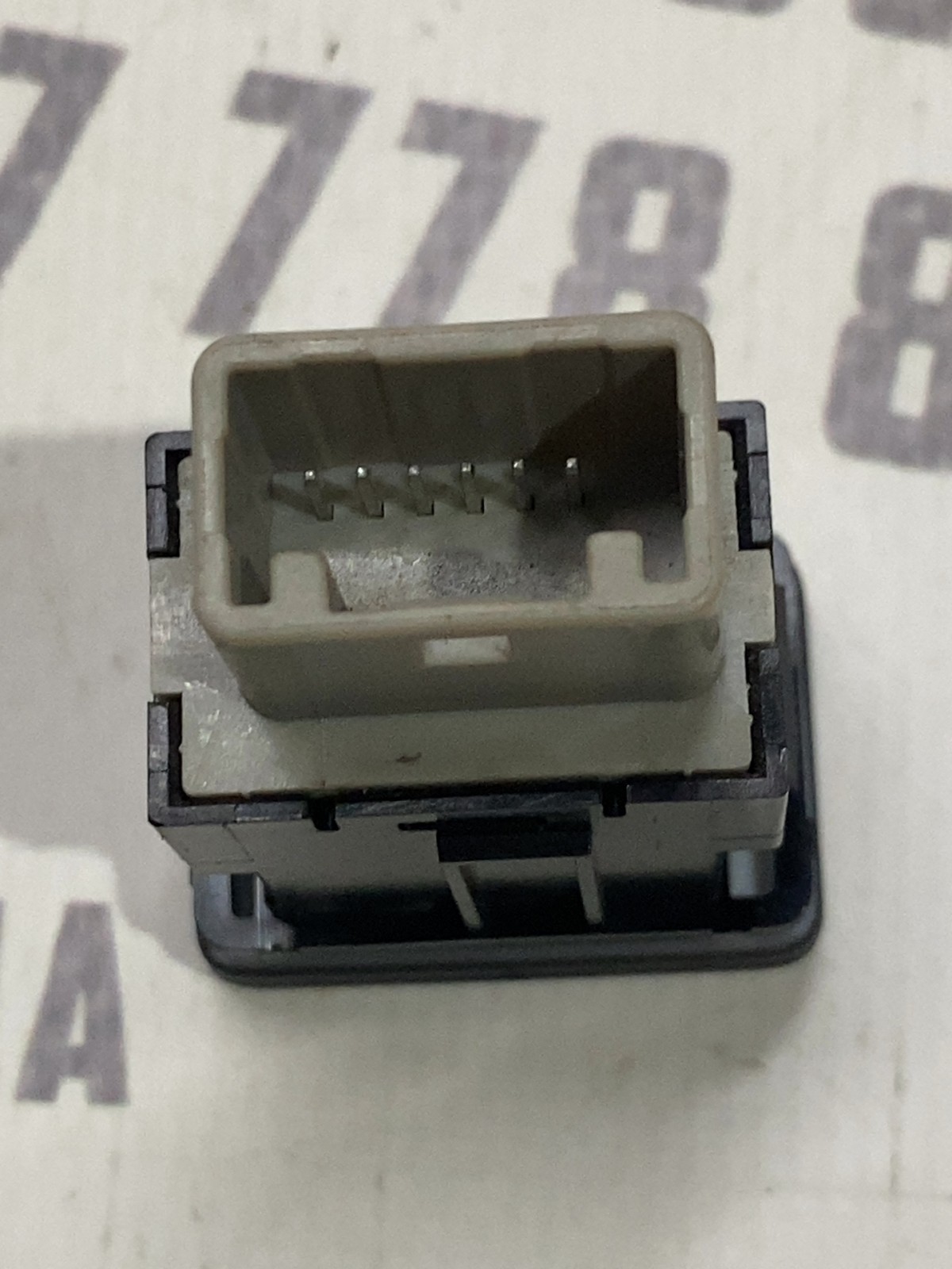 Кнопка підігріву керма Mitsubishi Outlander 3 8612A050