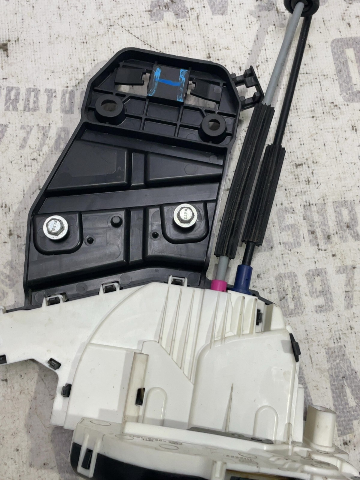 Замок дверей задній лівий Jeep Cherokee KL P04589915AE