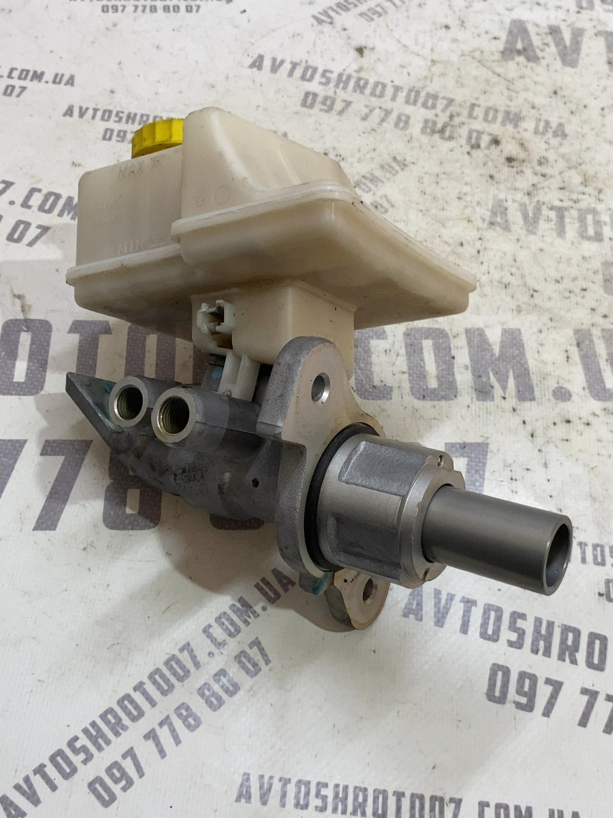 Головний тормозний циліндр Jeep Grand Cherokee WK2 OE 32668087