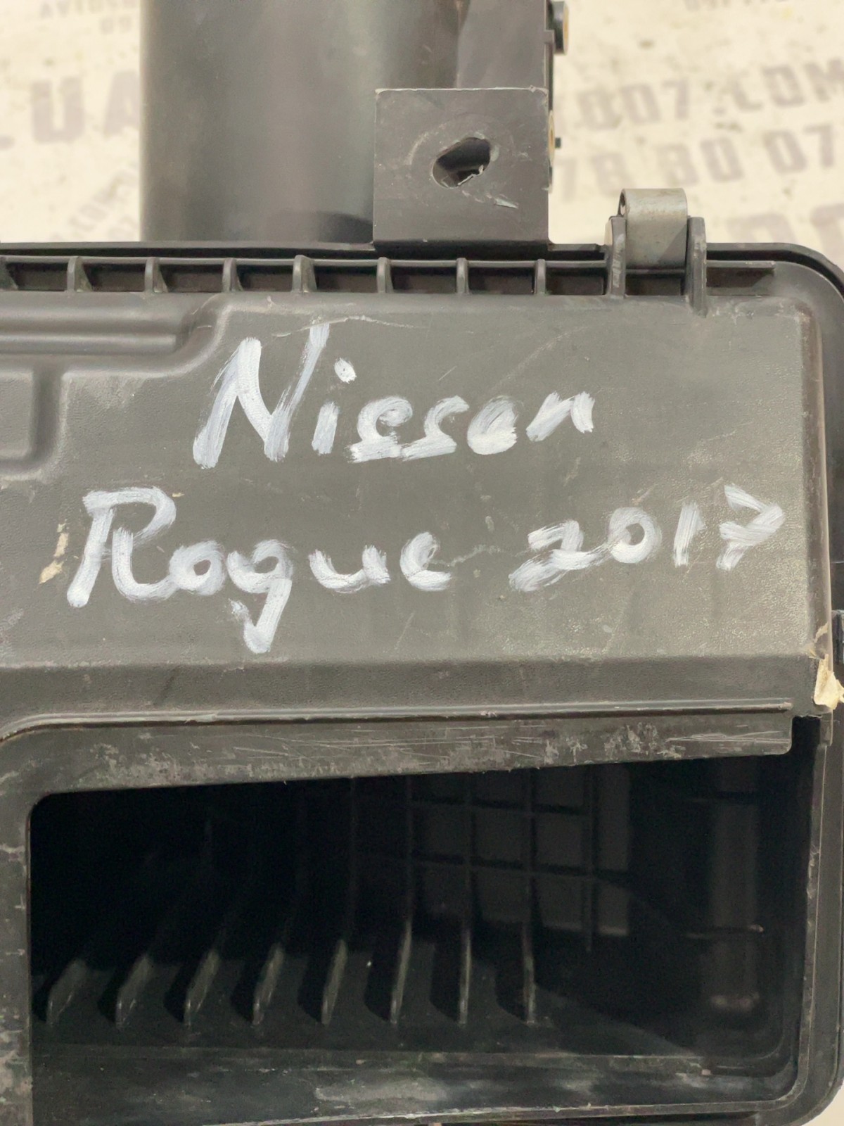 Корпус повітряного фільтра Nissan Rogue T32 (14-20)