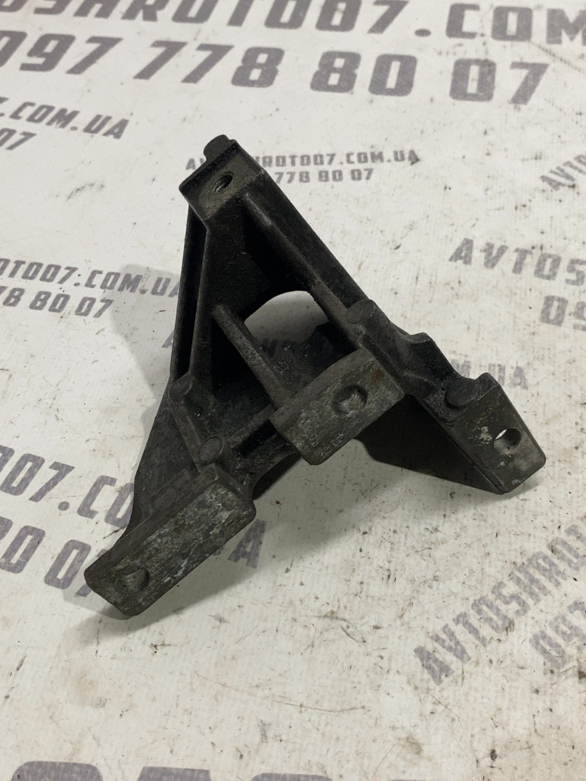 Кронштейн компресора кондиціонера Jeep Compass MK 04891594AA