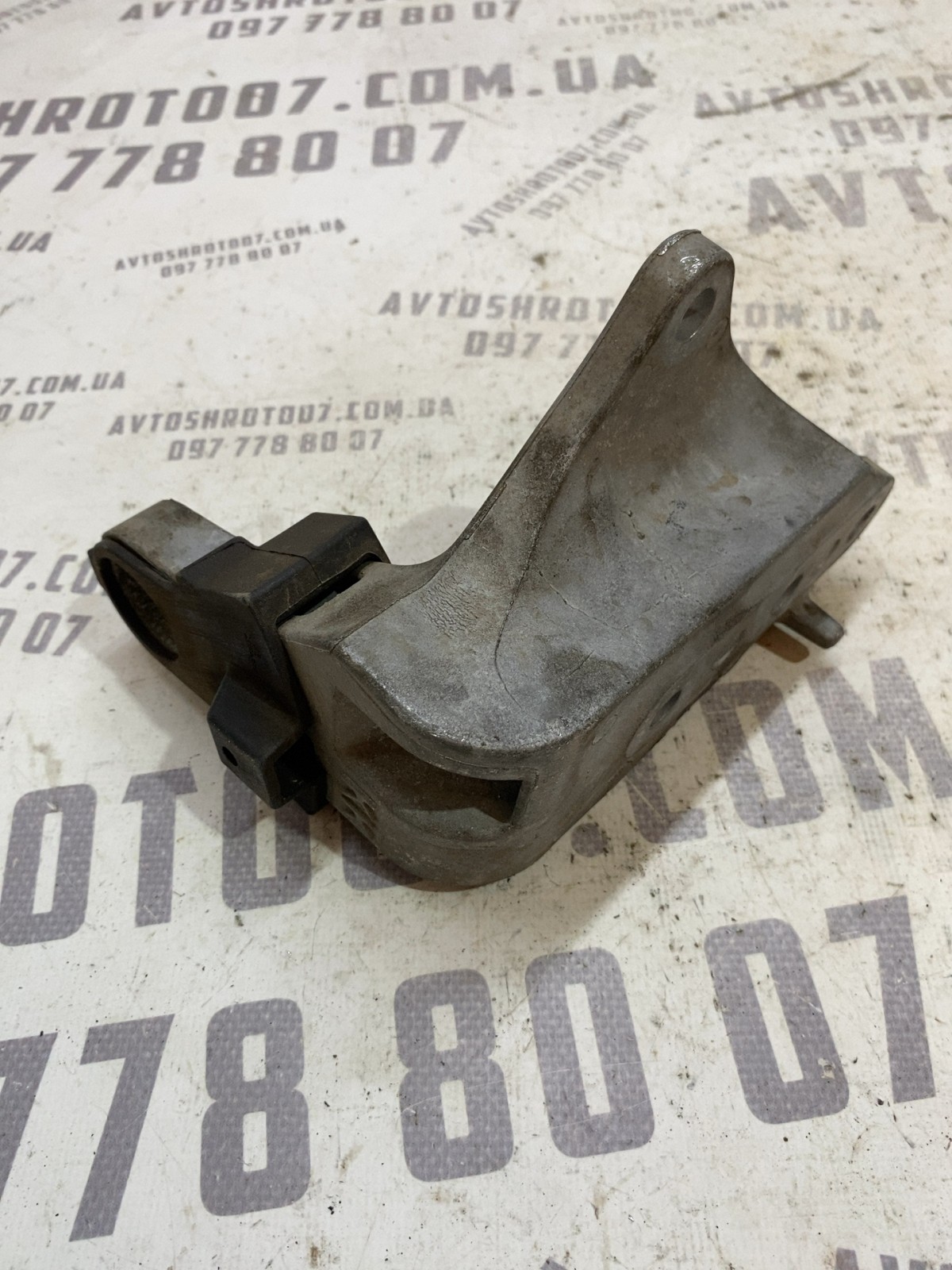 Кронштейн двигуна Toyota RAV4 5