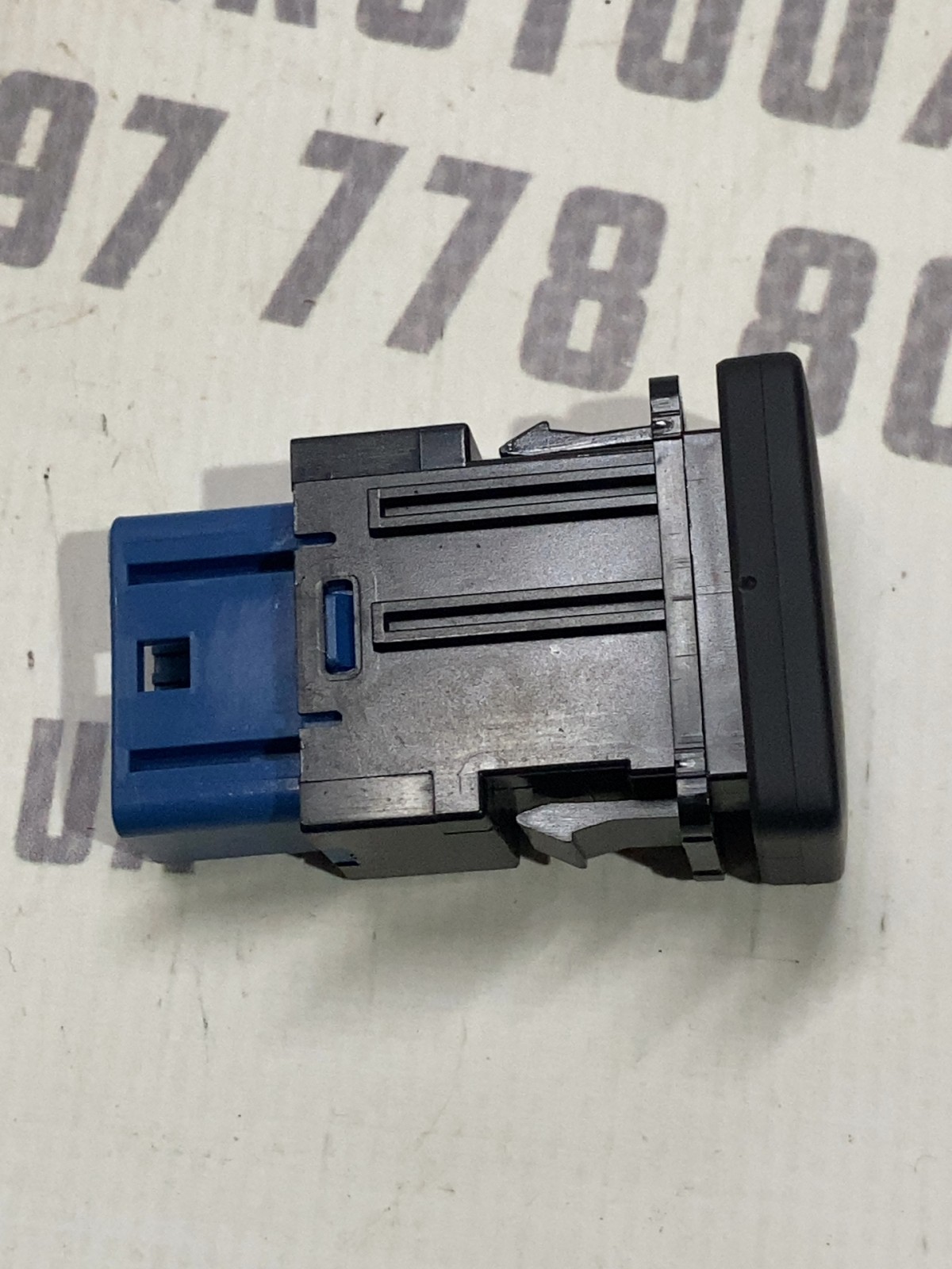 Кнопка обігріву скла Mitsubishi Outlander 3 8616A052 фото 2