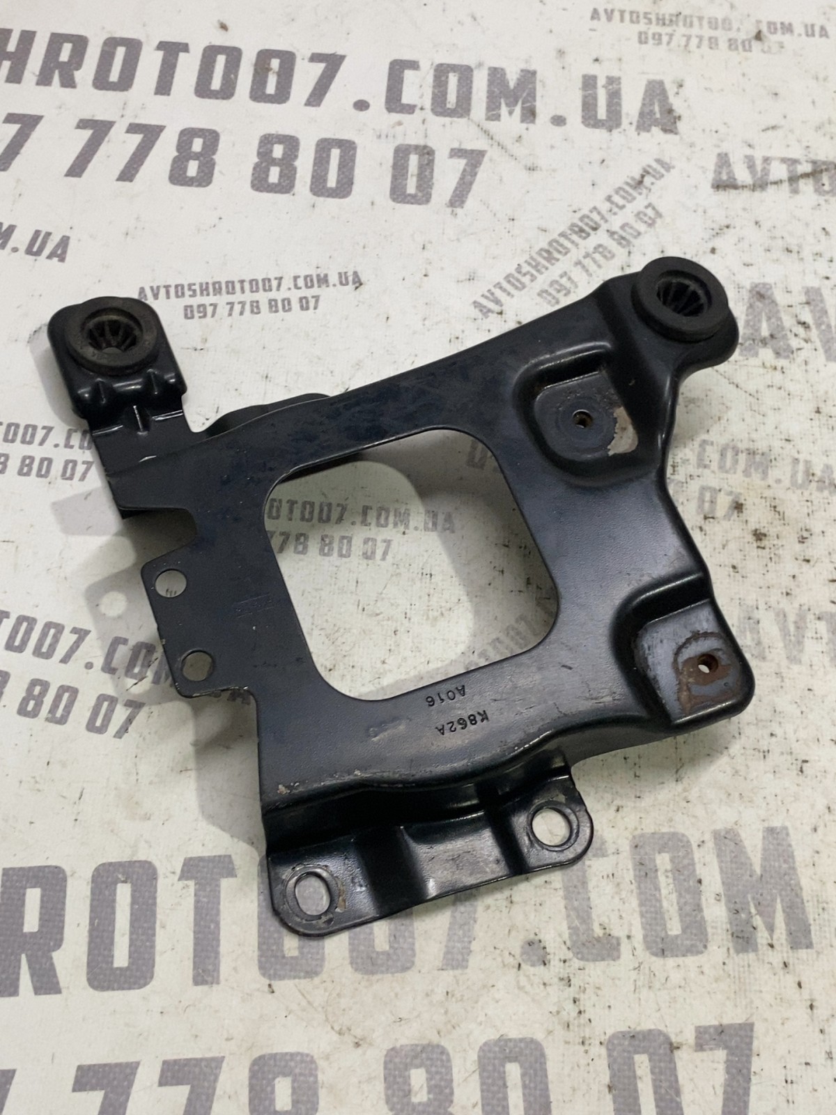 Кронштейн Ford Escape 3 (12-19) CJ549B929BA
