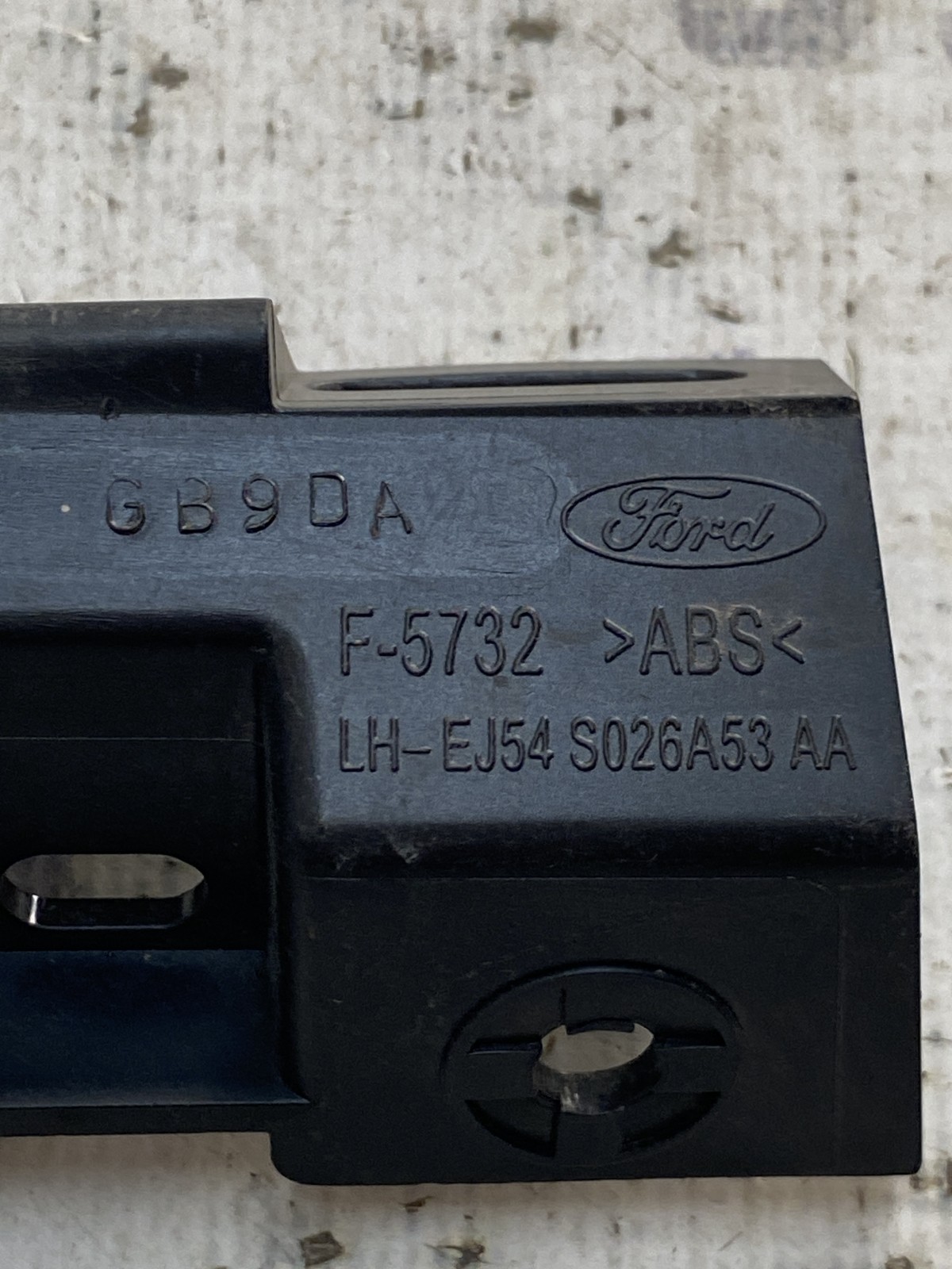 Кронштейн бампера лівий Ford Escape 3 EJ54S026A53AA