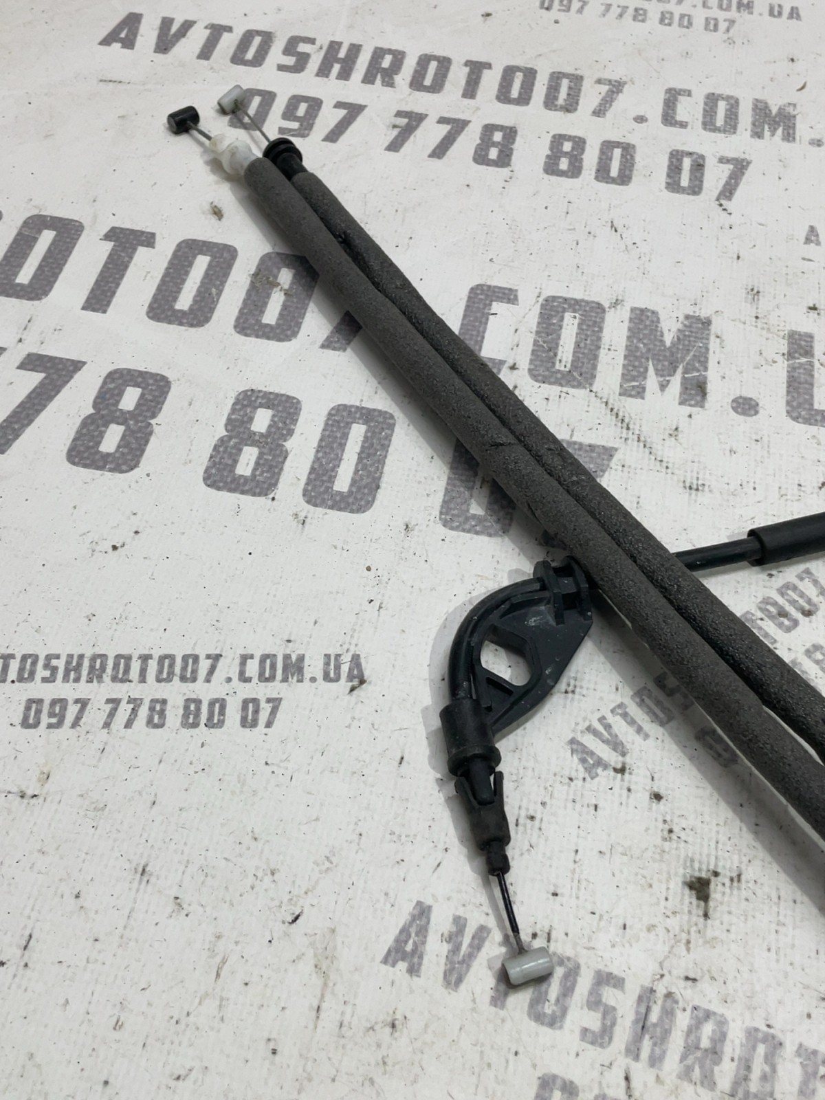 Замок дверей передній лівий Jeep Cherokee KL P68211097AB
