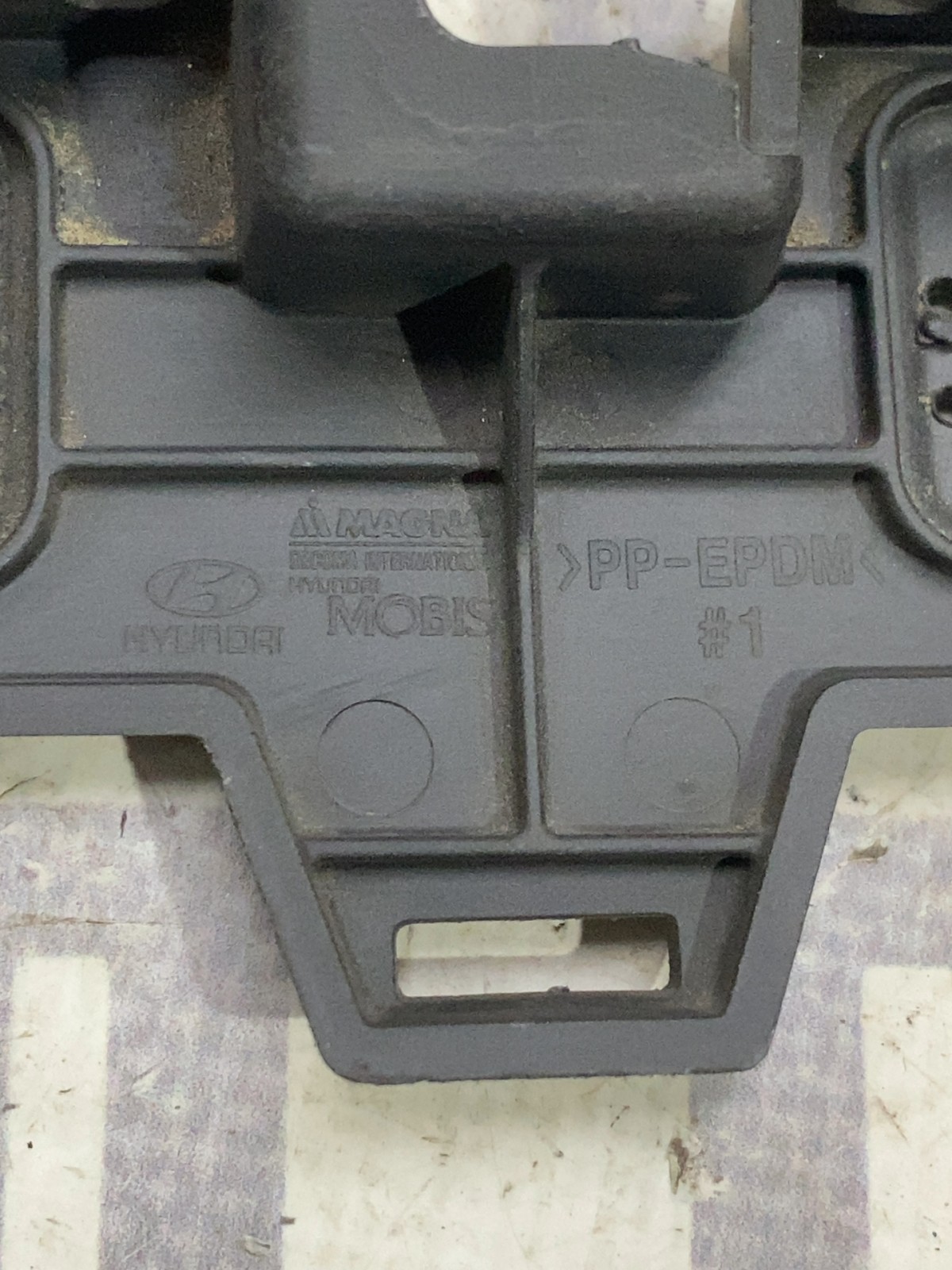 Кронштейн порога лівий Hyundai Sonata 7 LF 87756C2000