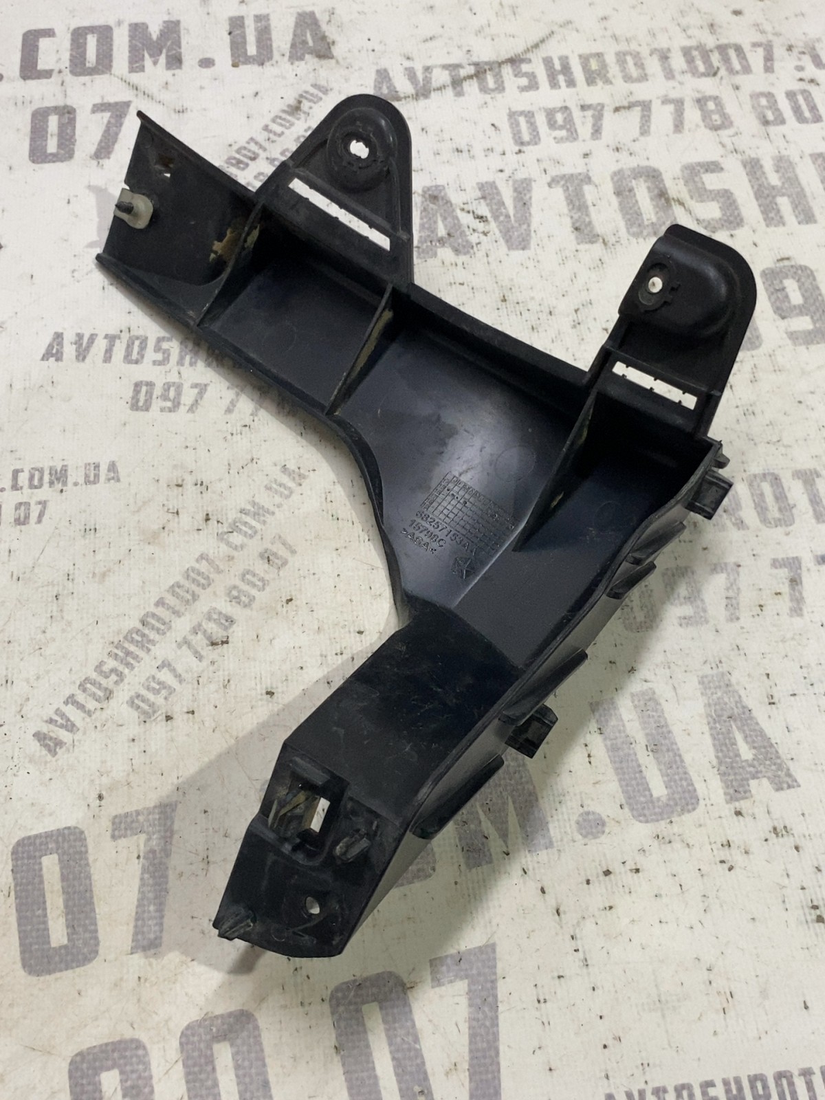 Кронштейн зад бампера лів Jeep Cherokee KL 14-23 68257153AA